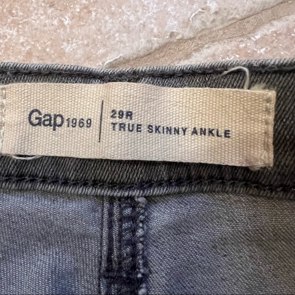 Gap True Skinny Ankle Jean in Grey. Zipper Detail Sz. 8 - Picture 7 of 10